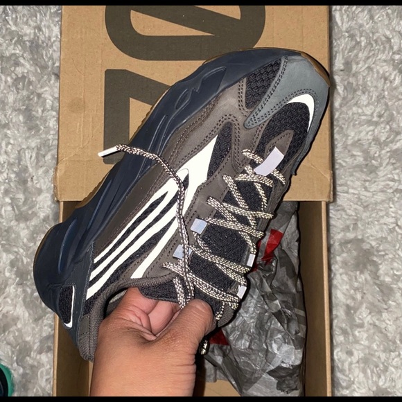 Yeezy Boost 700 Size 6 - Picture 2 of 6